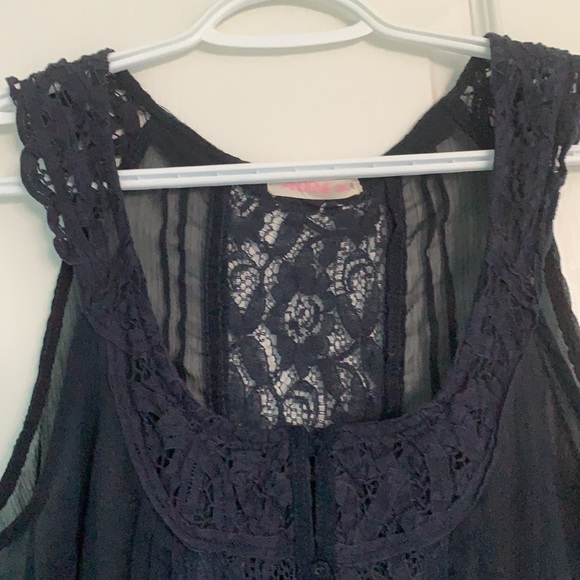 Blue lace tank top - Picture 2 of 3